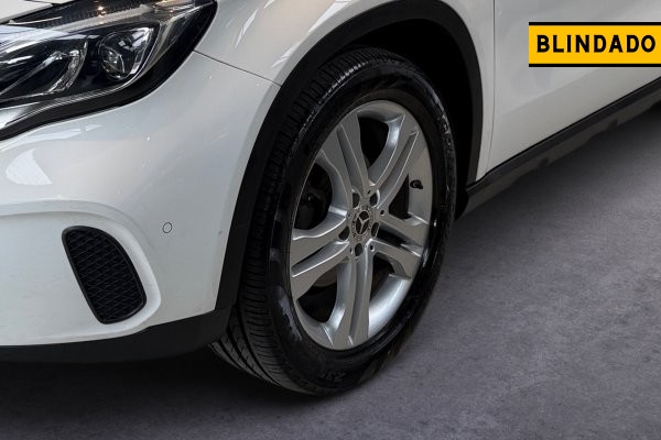 MERCEDES-BENZ GLA 200 1.6 CGI FLEX STYLE 7G-DCT 2019/2020 MERCEDES-BENZ GLA 200 1.6 CGI FLEX STYLE 7G-DCT 2019/2020